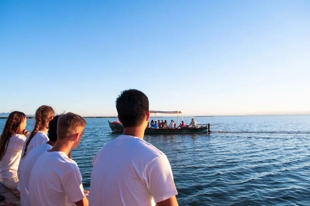 Ragazzi al mare durante soggiorno studio all'estero a Valencia